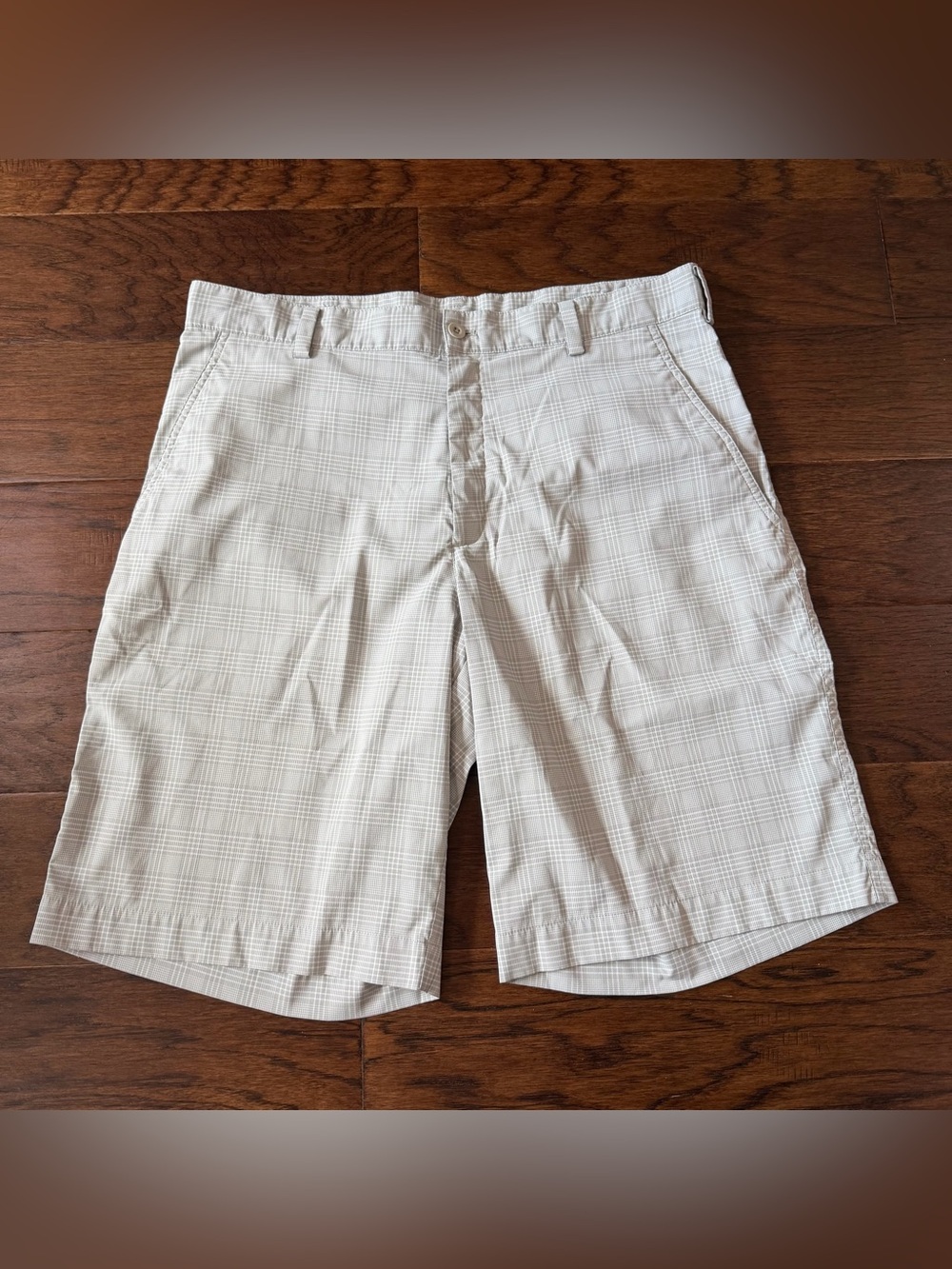 Nike Golf Men’s Shorts Dri fit flat front 34x11 tan plaid Stretch